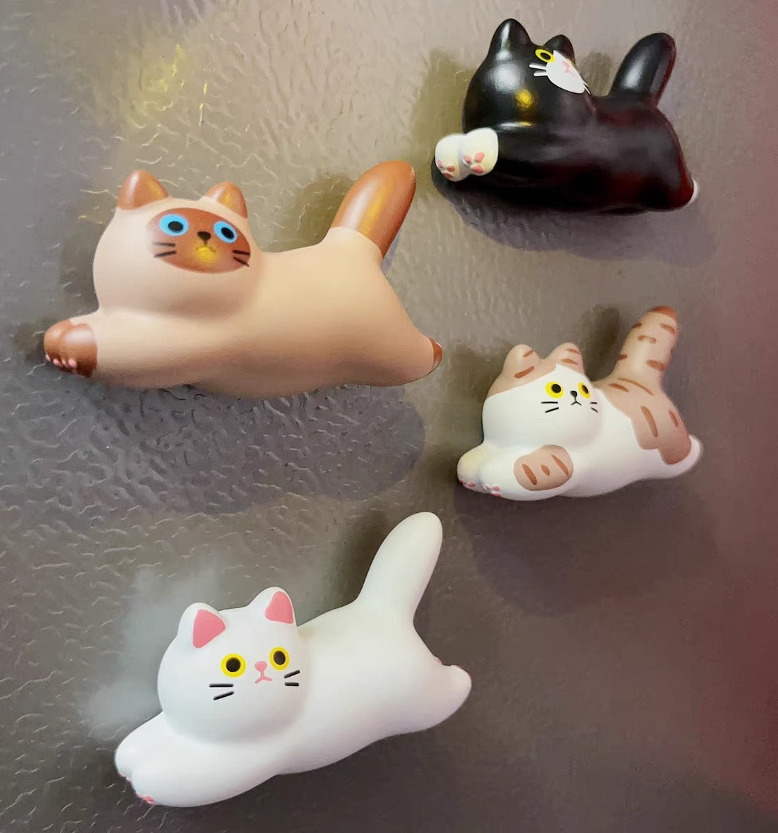 Running Cat Magnetic Fridge Magnet🐾